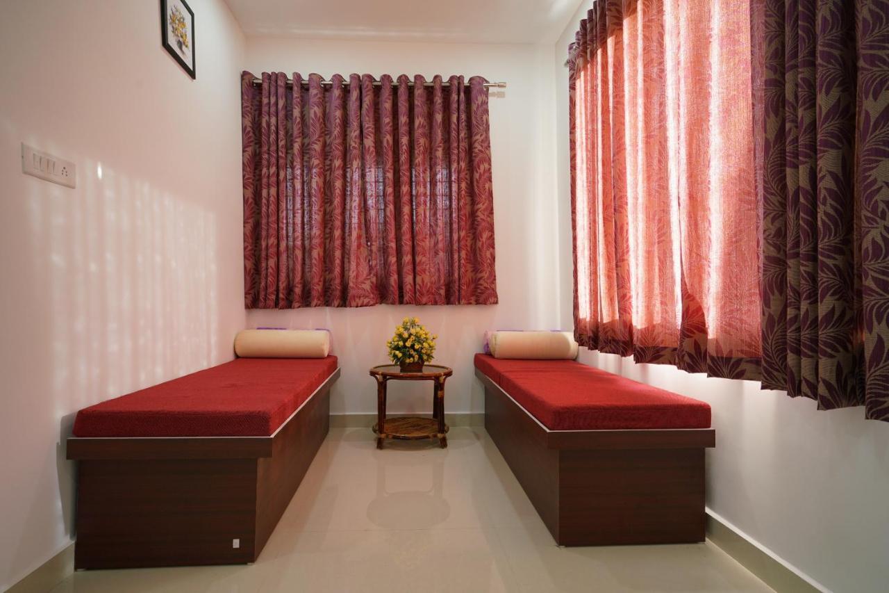 Oyo 77946 Skylark- Hygiene Ensured Hotel Munnar Kültér fotó
